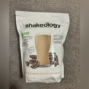 UNOPENED Coookies & Creamy Shakeeology  Proteinn